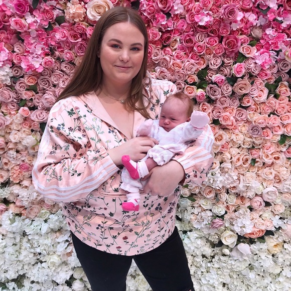 Meet your Posher, Tiana - Picture 5 of 7